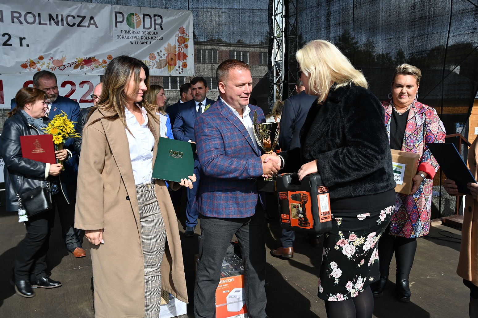 Laureaci konkursu odbierają nagrody w wojewódzkim finale konkursu AgroLiga 2022