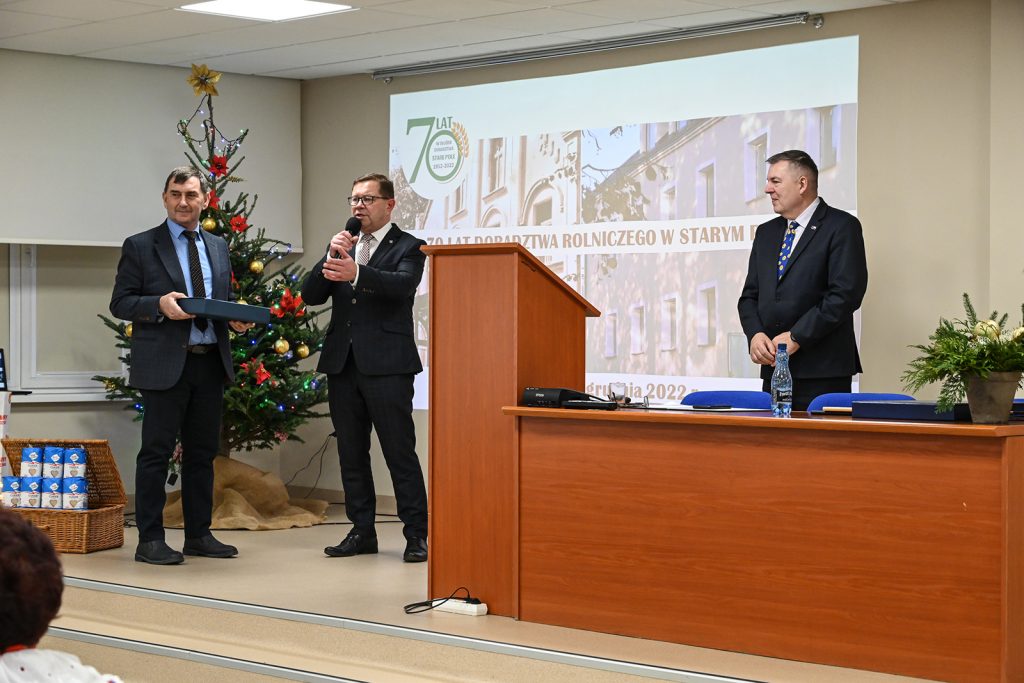 Gratulacje od Pomorskiej Izby Rolniczej - prezes zarządu - Wiesław Burzyński i wiceprezes zarządu - Ryszard Kleinszmidt