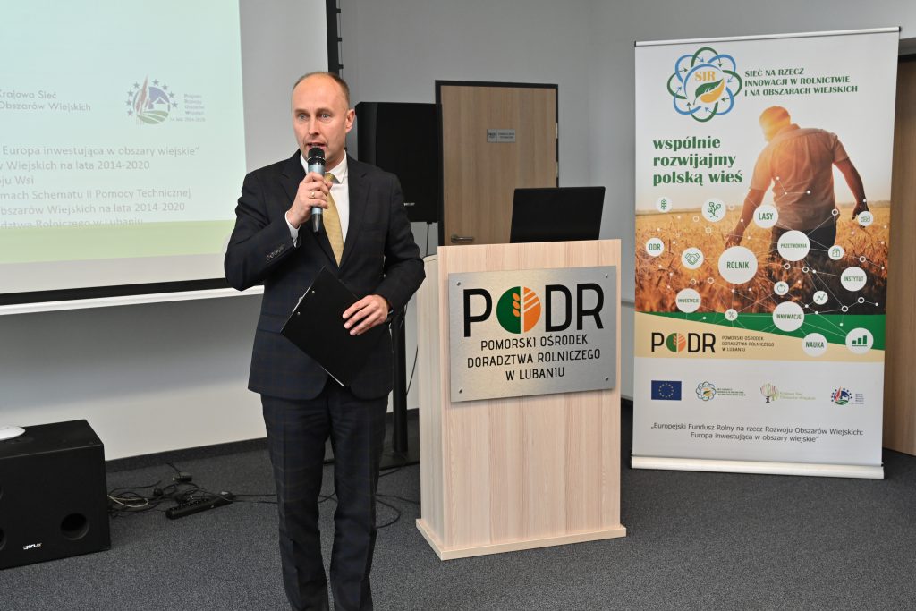 Dyrektor PODR w Lubaniu Aleksander Mach wita uczestników konferencji