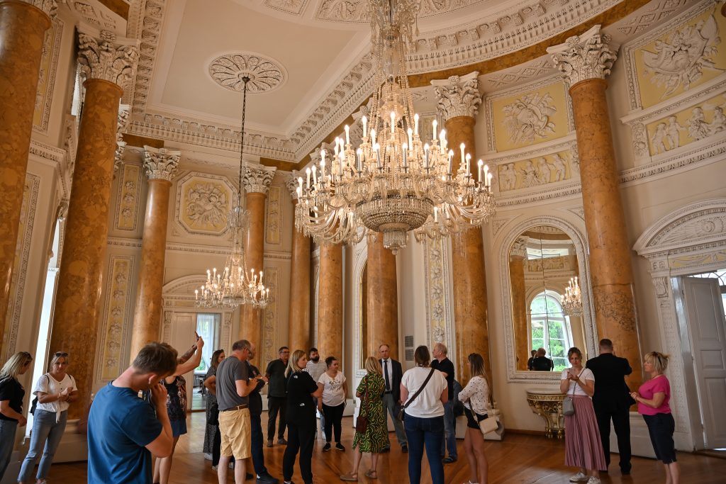 Pomieszczenia klasycystycznego pałacu - głównej siedziby ZD Pawłowice