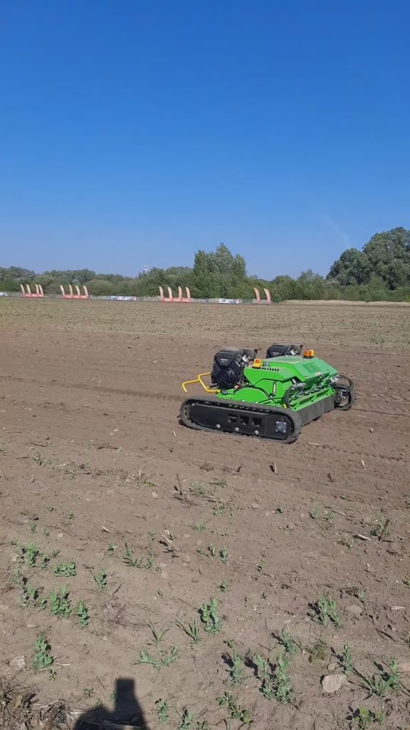 Autonomiczny robot polowy w takcie pokazu na Targach AGRO SHOW w Bednarach