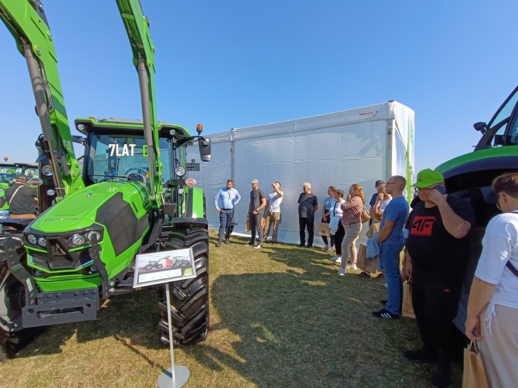 Ciągnik firmy Deutz Fahr serii 5. Targi AGRO SHOW Bednary