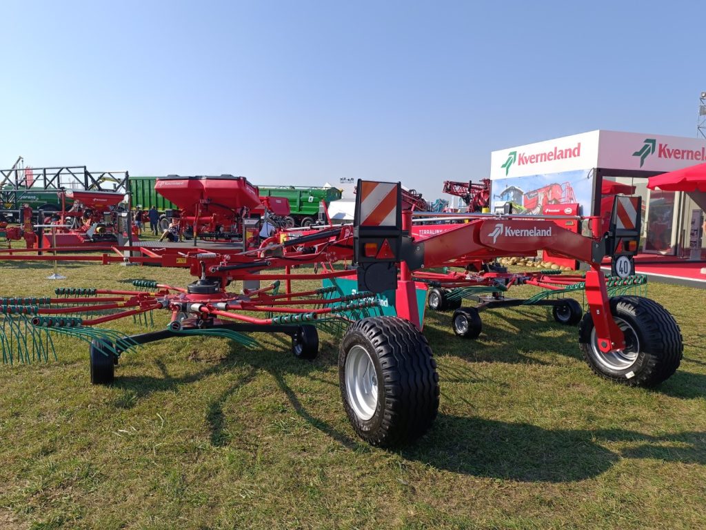 Zgrabiarka karuzelowa firmy Kverneland. Targi AGRO SHOW Bednary