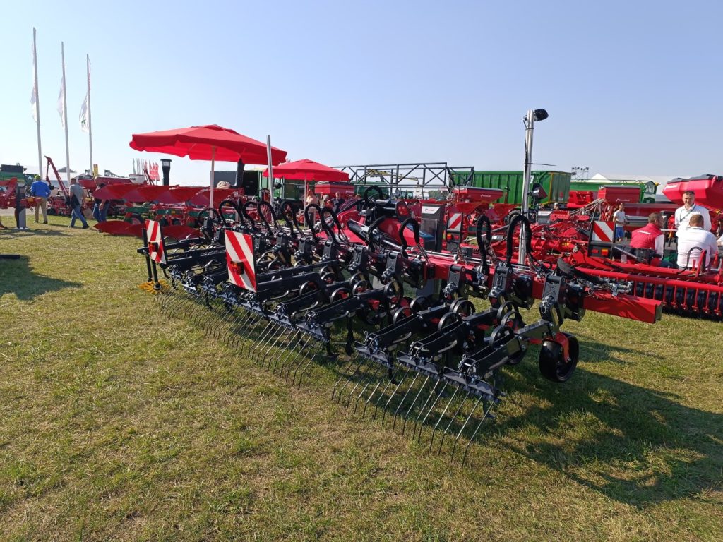 Pielnik do pielęgnacji międzyrzędowej firmy Kverneland. Targi AGRO SHOW Bednary