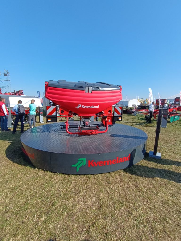 Siewnik Kverneland Fronttank F-Drill. Targi AGRO SHOW Bednary