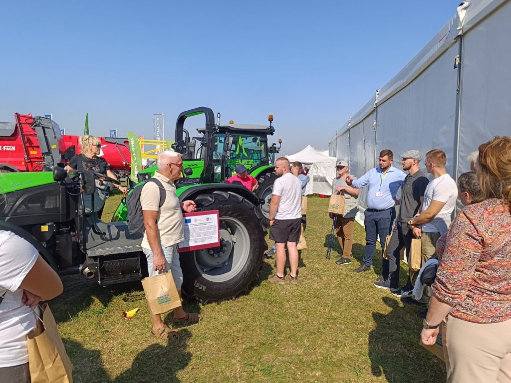 Prezentacja urządzeń i maszyn firmy Deutz Fahr, jednej z firm produkujących maszyny dla partnera wyjazdu – firmy ROLTOP