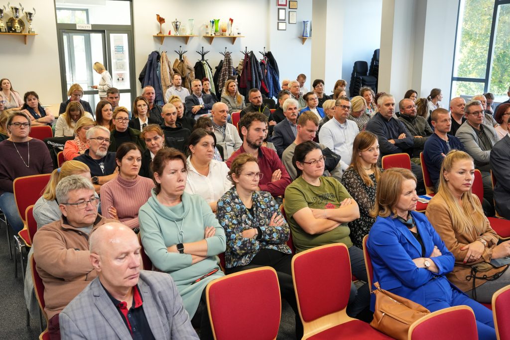 uczestnicy konferencji podczas wykładu