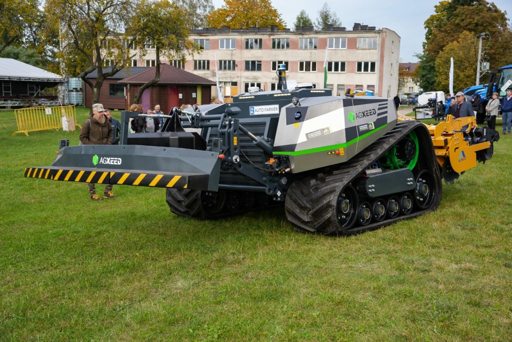 Autonomiczny ciągnik podczas pokazu