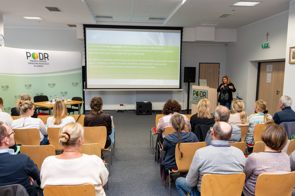 Uczestnicy seminarium słuchają wykładu dr Joanny Smoluk-Sikorskiej