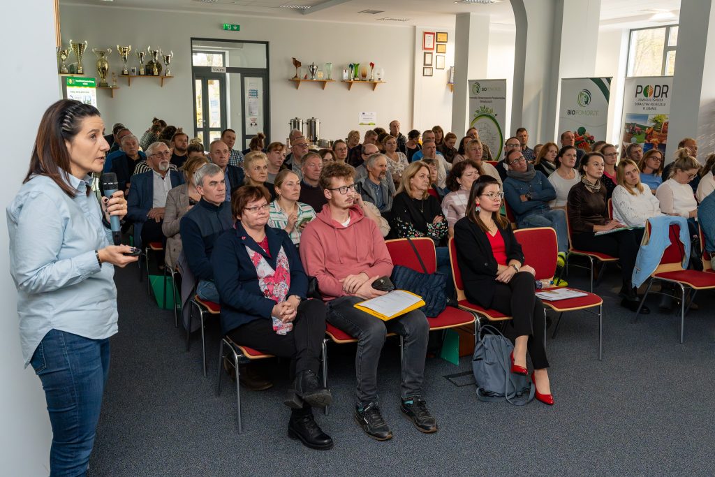 Uczestnicy seminarium słuchają wykładu dr Magdaleny Ptaszek