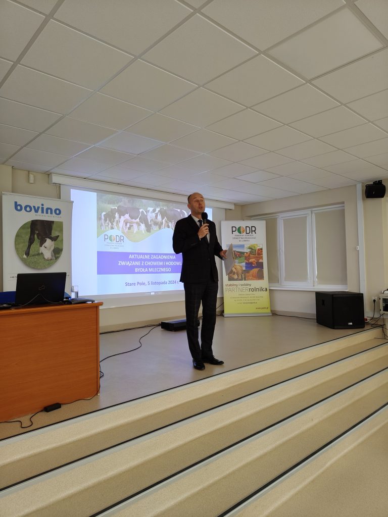 Otwarcie konferencji pt. Aktualne zagadnienia związane z chowem i hodowlą bydła mlecznego - Pan Aleksander Mach Dyrektor PODR w Lubaniu