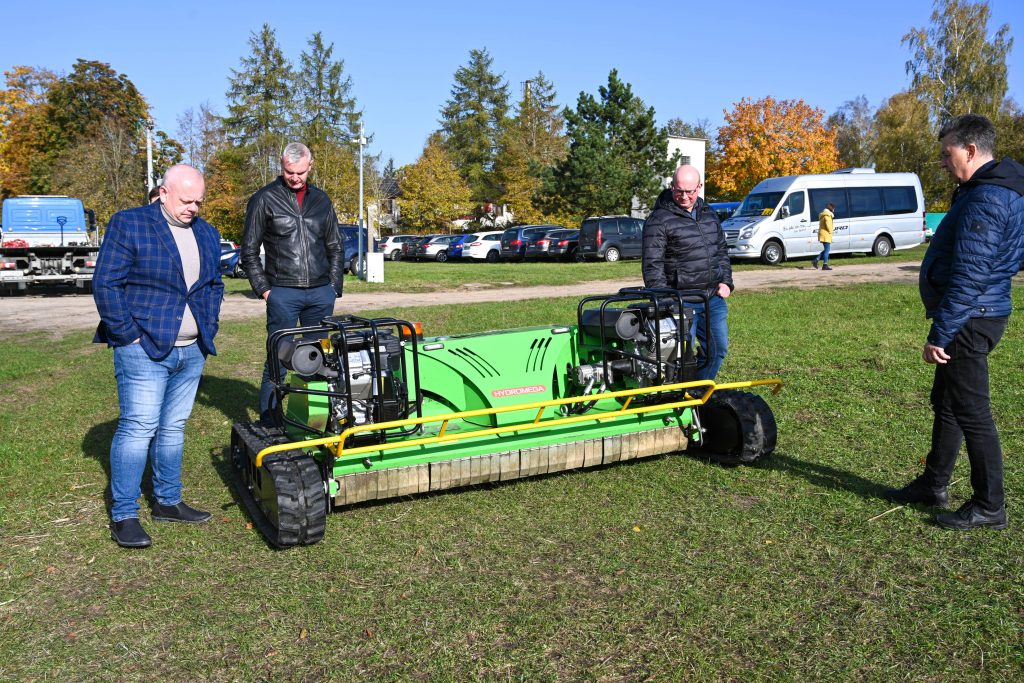 Prezentacja kosiarki Hydromega BG 1800 firmy Hydromega