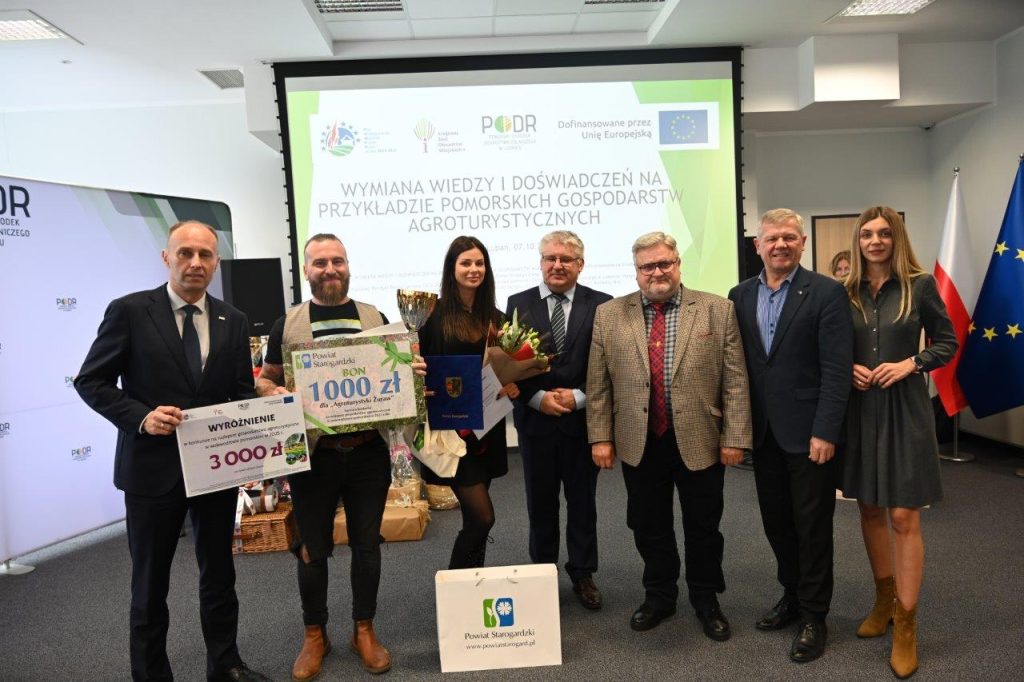 Dyrekcja PODR w Lubaniu p.Witold Sykutera - Wicestarosta Pow. Starogardzkiego, p. Jerzy Komorowski - naczelnik Wydz. Ochrony Środowiska, p. Sylwester Patrzykąt - Wójt Gminy Bobowo