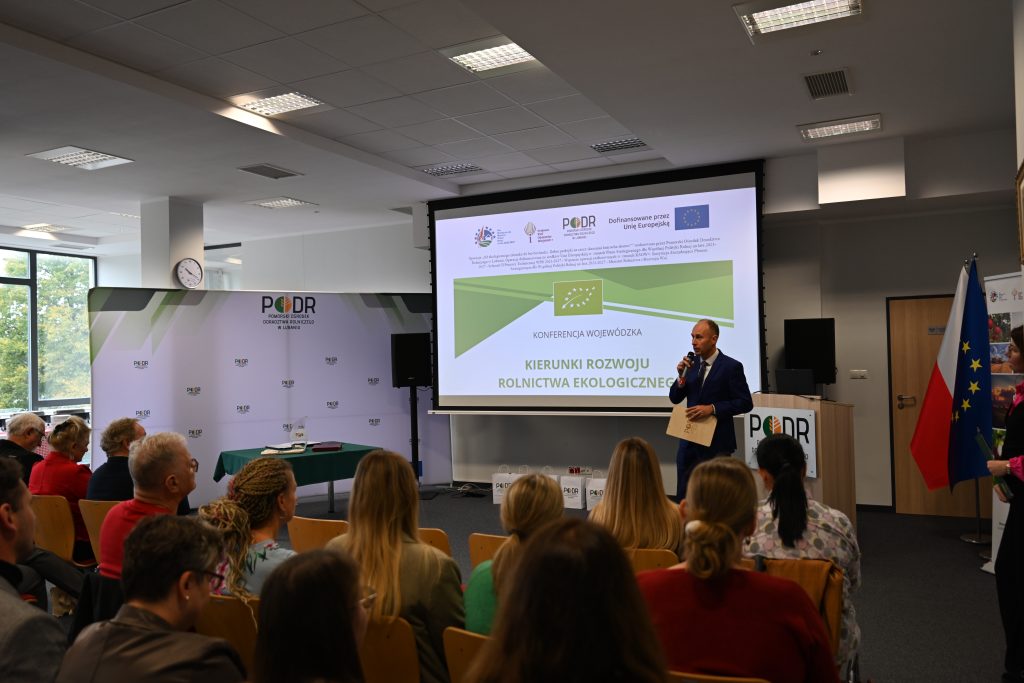 Dyrektor PODR w Lubaniu Aleksander Mach otwiera konferencję