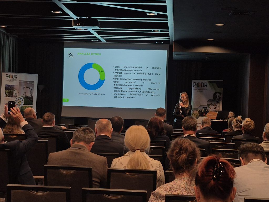 dr hab. Longina Madej-Kiełbik z Łódzkiego Instytutu Technologicznego w trakcie wykładu