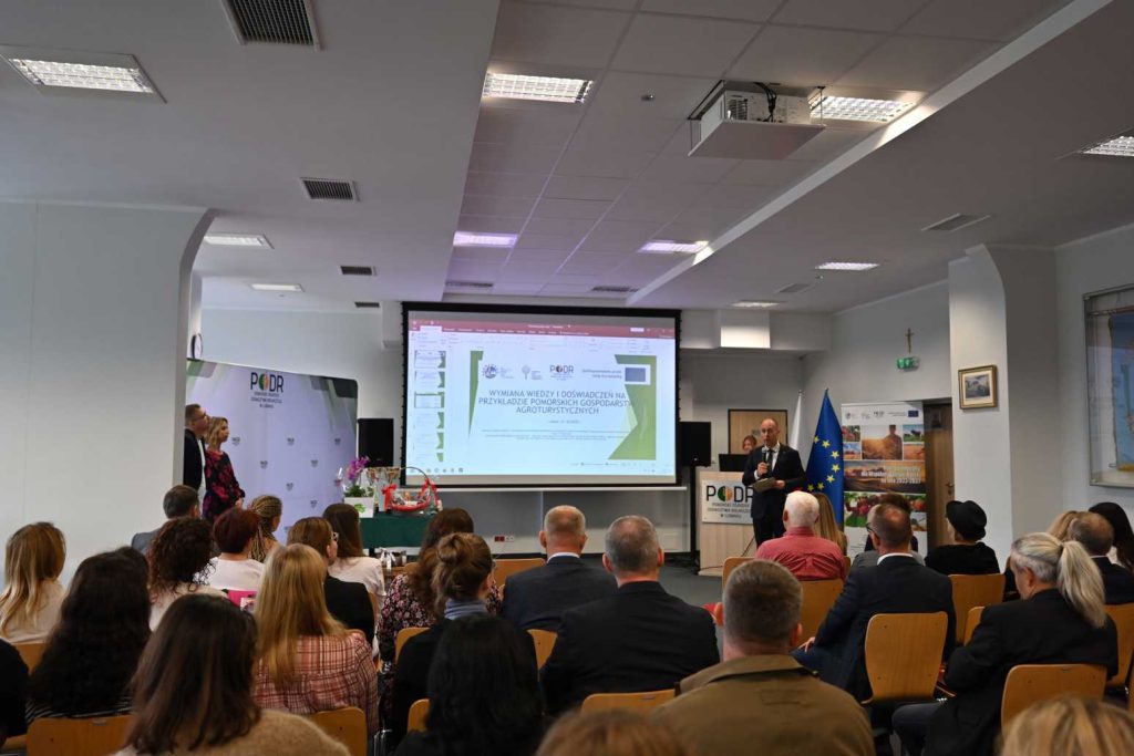 p. Aleksander Mach - dyrektor PODR w Lubaniu przemawia do uczestników konferencji