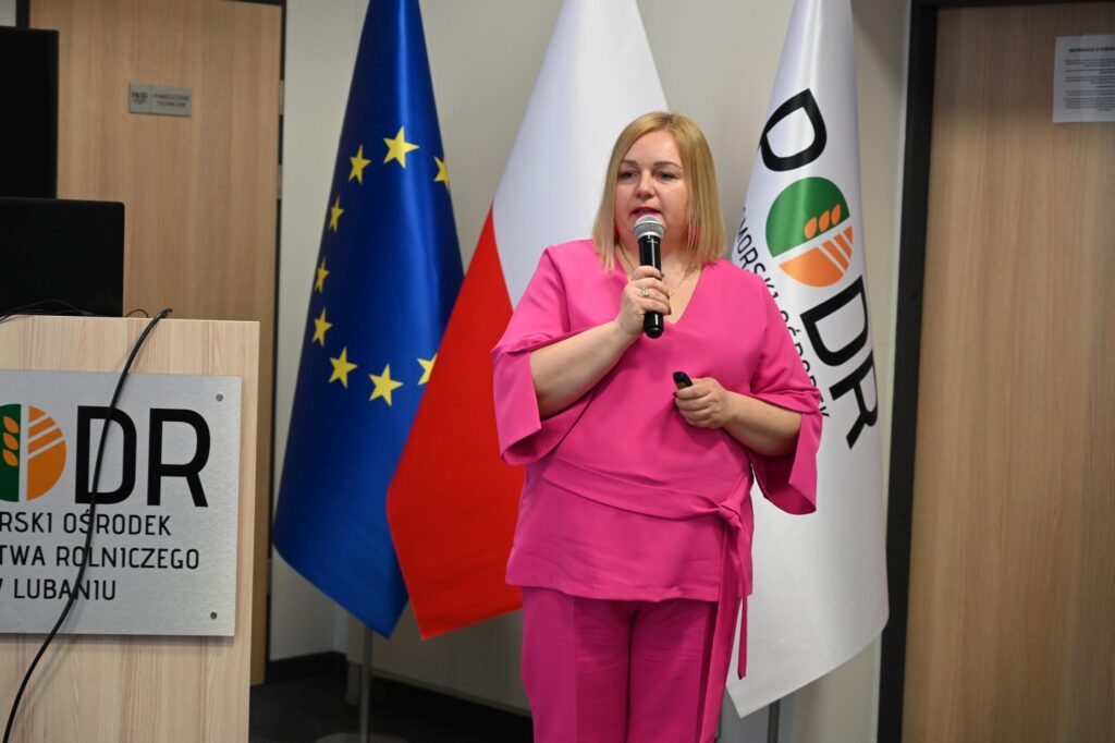 Izabela Itrich-Hopa Kierownik Biura rejestracji Zwierząt ARiMR OR w Gdyni prowadząca wykład