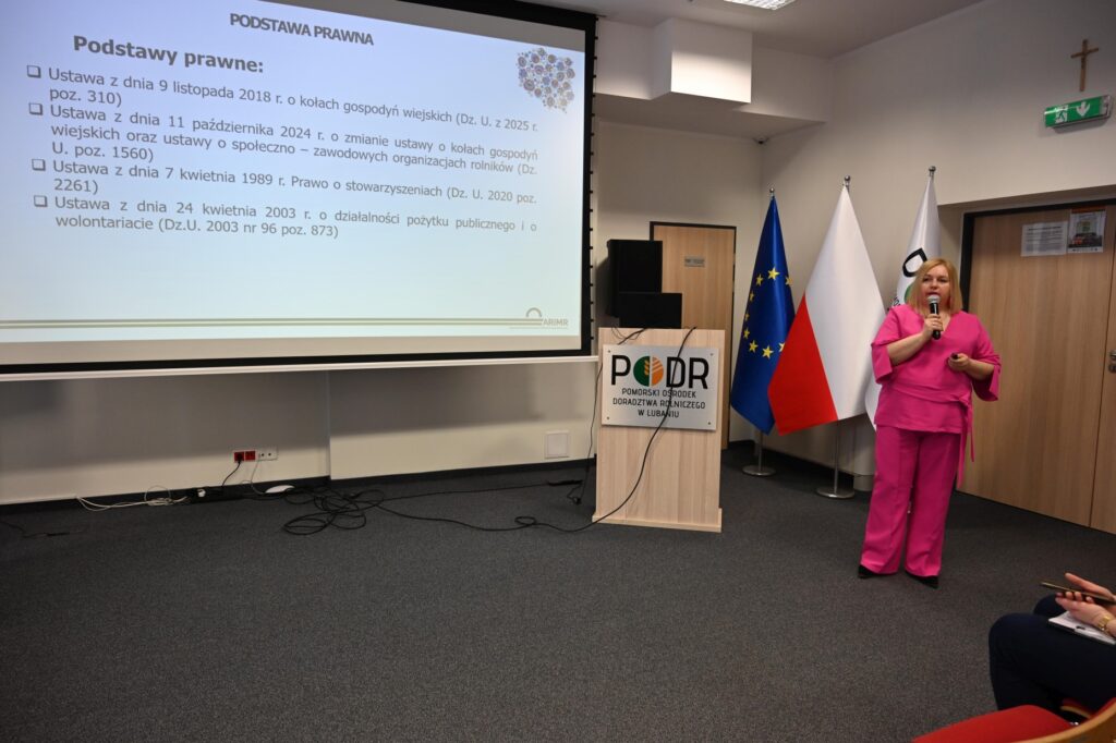 Izabela Itrich-Hopa Kierownik Biura rejestracji Zwierząt ARiMR OR w Gdyni prowadząca wykład