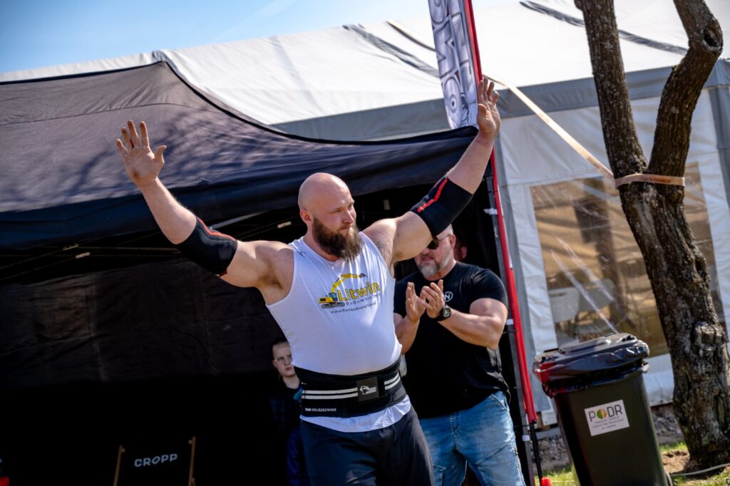 Zawodnik prezentujący się publiczności