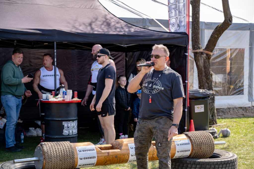 Przygotowanie do konkurencji – zawodnicy i sprzęt na placu