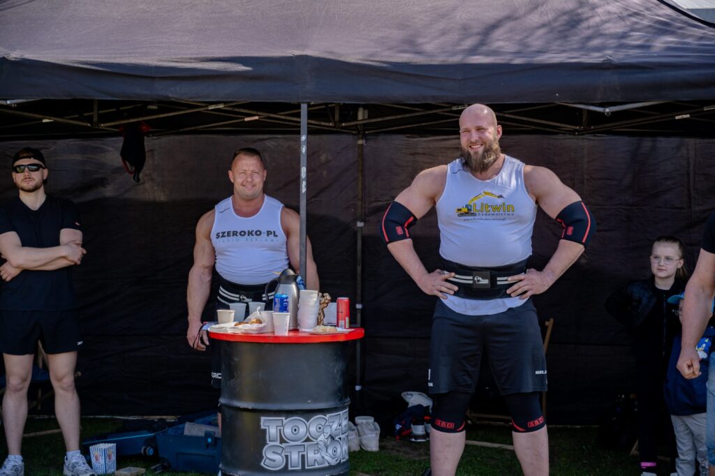 Zawodnik przed rozpoczęciem konkurencji siłowej